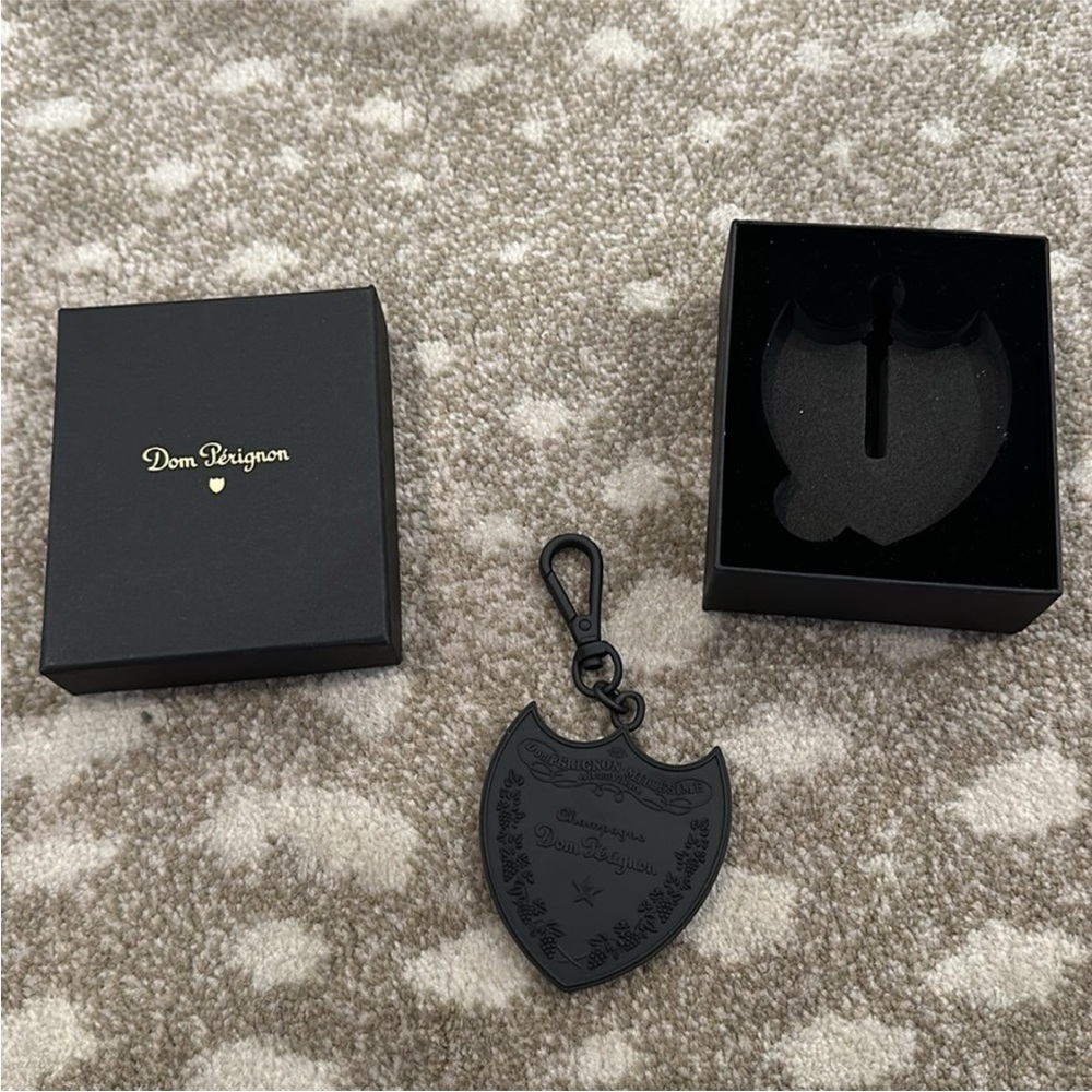 Dom Pérignon Black Keychain - Picture 2 of 3